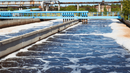 Aerobic wastewater treatment with dark foamy wastewater